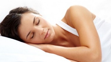 Dormire bene con il caldo: come fare